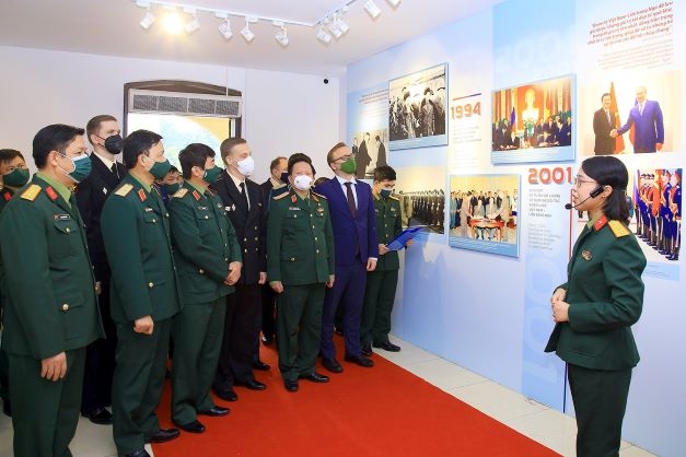 Ouverture de l exposition sur les relations Vietnam-Russie à Hanoï